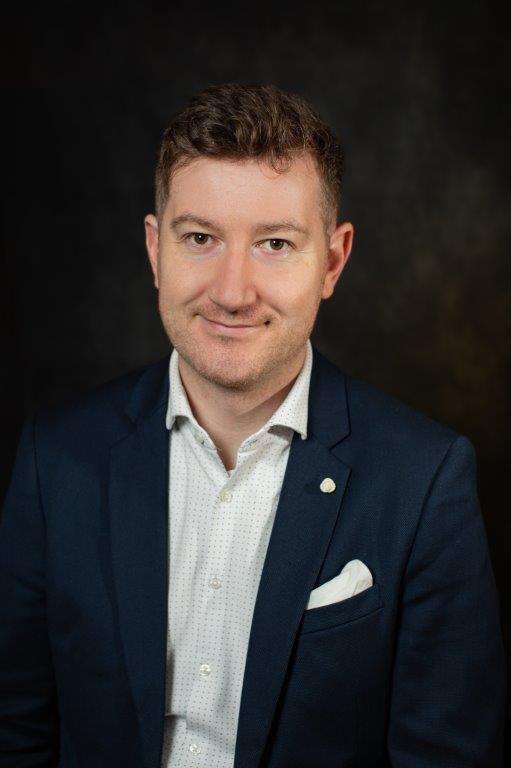 Obchodní společnosti a družstva